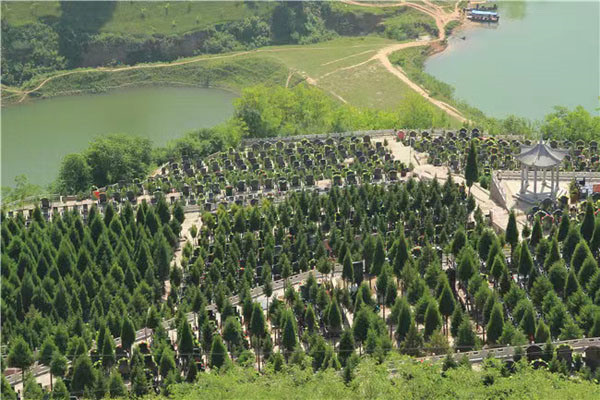 西安霸陵墓園在哪里-西安霸陵新區(qū)墓園價格-閻良漢皇樹葬骨灰公墓