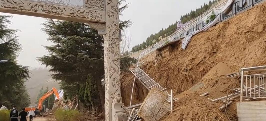 高橋墓園山體滑坡的實況