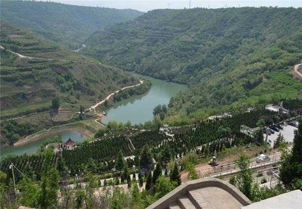 西安高橋墓園風景秀麗